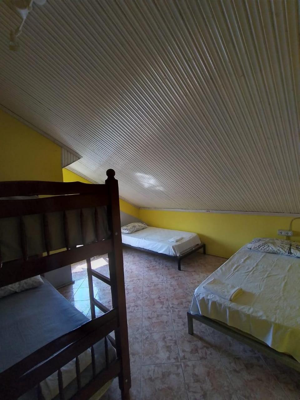 שקודר Our Way Guest House & Hostel חדר תמונה