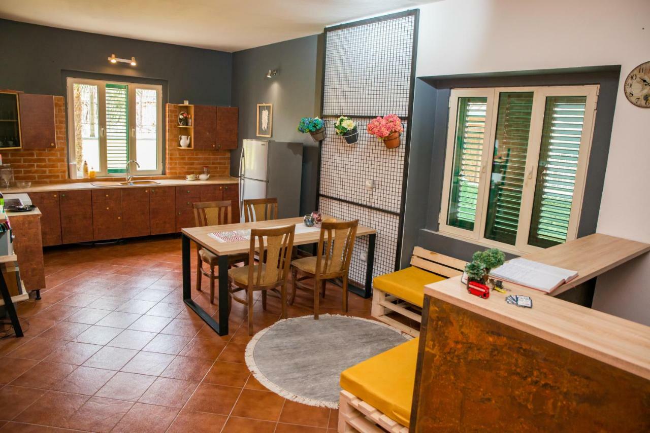 שקודר Our Way Guest House & Hostel מראה חיצוני תמונה