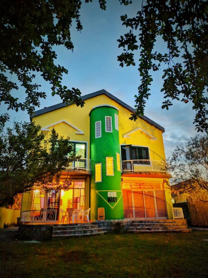 שקודר Our Way Guest House & Hostel מראה חיצוני תמונה
